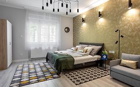Buda Castle Serpentine Apartments